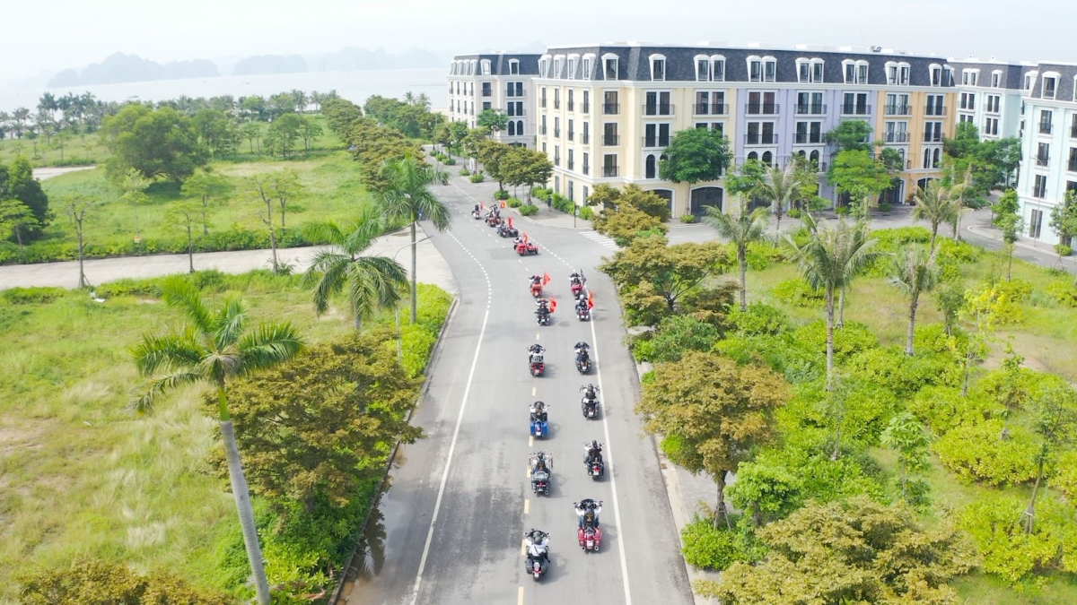 H&agrave;nh tr&igrave;nh kh&aacute;m ph&aacute; khu đ&ocirc; thị du lịch Halong Marina của Đo&agrave;n xe motor cao cấp Harley - Davidson.