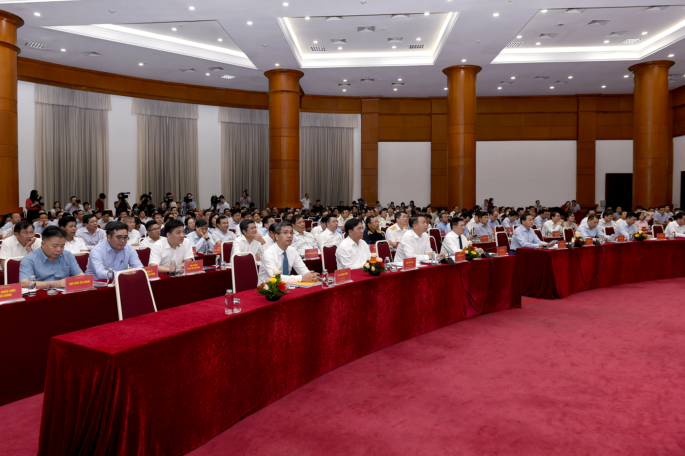 Toàn cảnh hội nghị sơ kết công tác tài chính 6 tháng đầu năm 2022 của Bộ Tài chính.