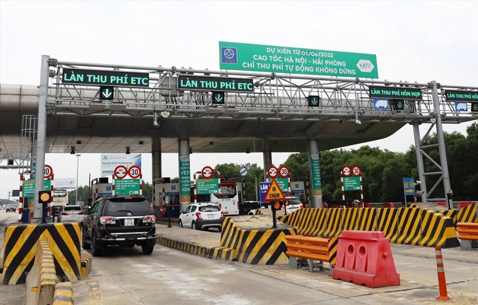 Bộ Tài chính đang xây dựng dự thảo Nghị định quy định mức thu, chế độ thu, nộp, miễn, quản lý và sử dụng phí sử dụng đường bộ.