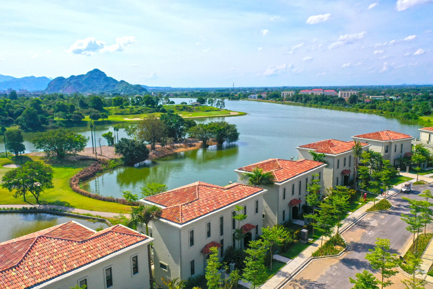 Second home cạnh sân Golf đáp ứng nhu cầu “di trú