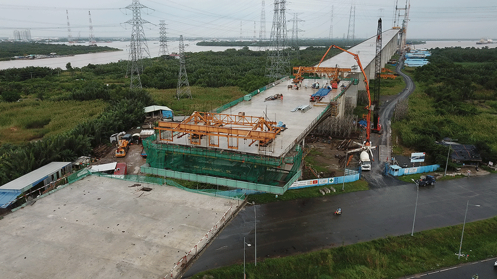 Dự án cao tốc Bến Lức - Long Thành bị tạm dừng thi công từ năm 2019 vì nhiều lý do, hiện đã được tái khởi động sau khi VEC được giao tự cân đối nguồn vốn để tiếp tục triển khai.