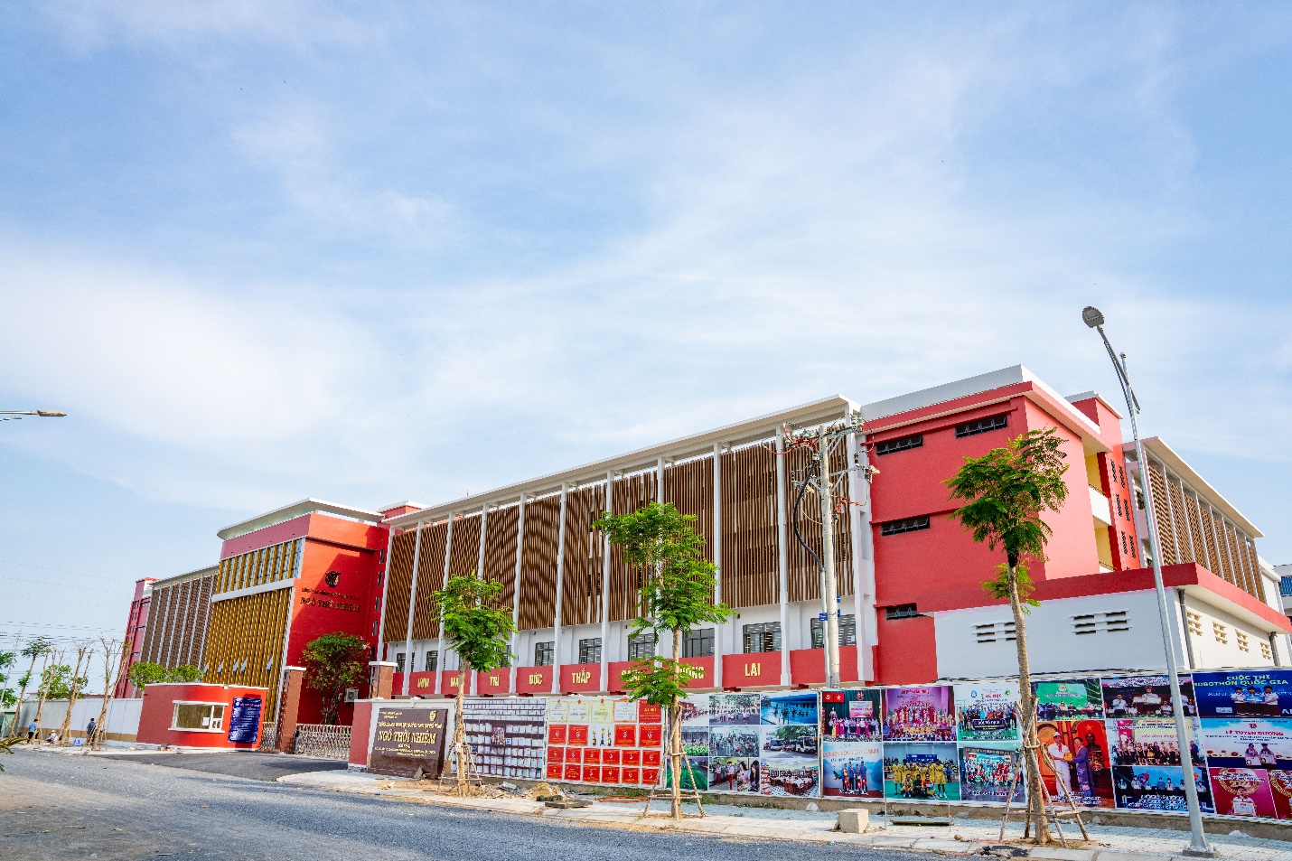 Trường liên cấp Ngô Thời Nhiệm 1,8ha nằm ngay sát cạnh Akari City đã bắt đầu hoạt động, giúp các phụ huynh thuận tiện đưa đón con đến trường mỗi ngày.