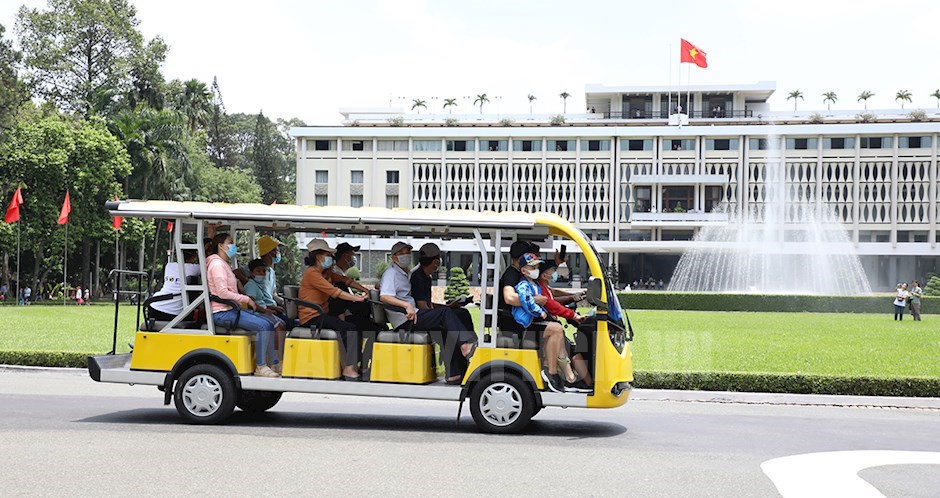 City tour kh&aacute;m ph&aacute; nhịp sống, n&eacute;t đẹp S&agrave;i G&ograve;n...