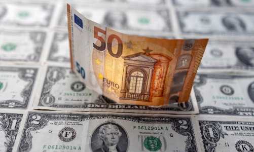 Lần đầu tiên trong 20 năm, đồng Euro và đồng USD gần ngang giá