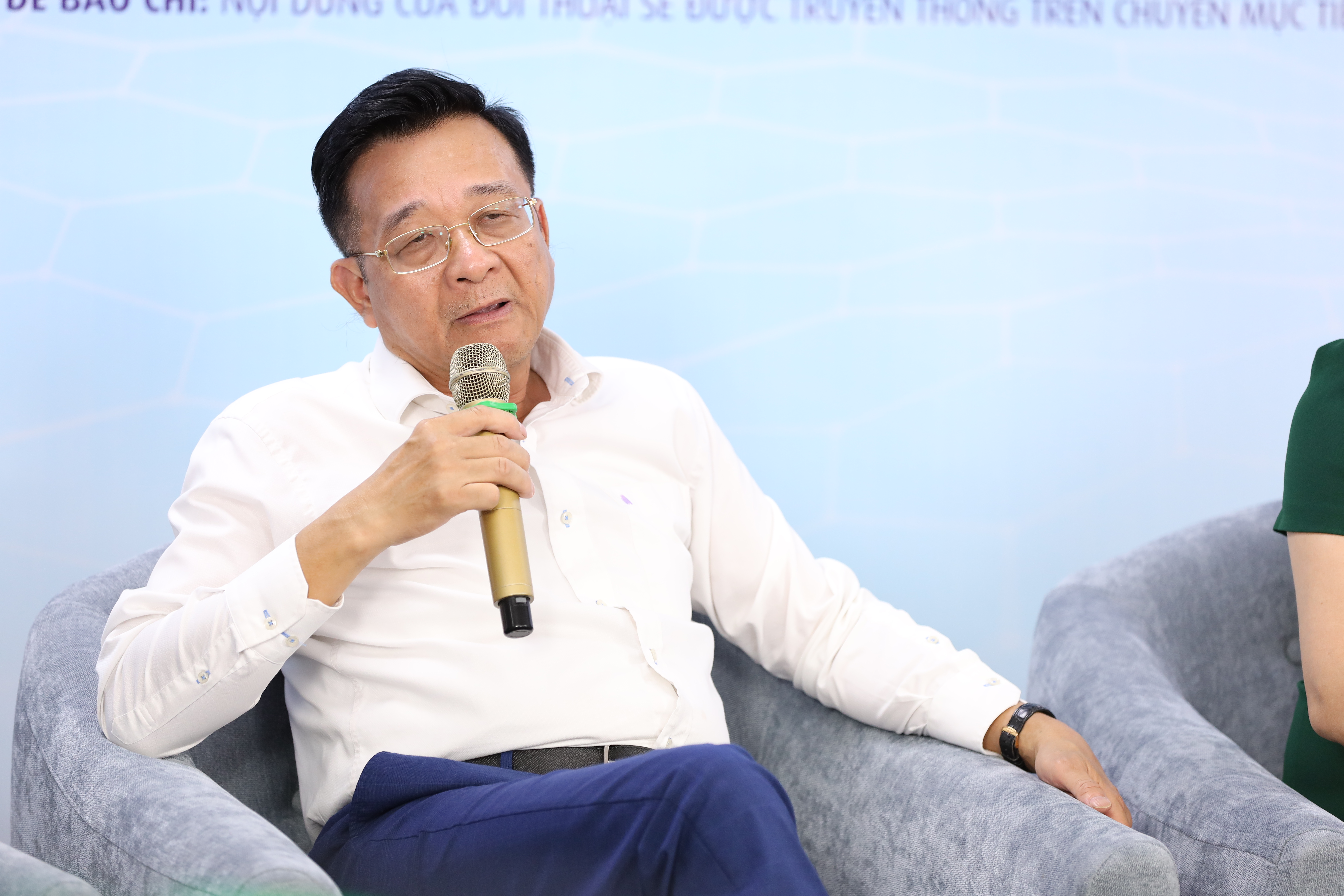 TS. Nguyễn Quốc Hùng, Tổng Thư ký Hiệp hội Ngân hàng Việt Nam phát biểu tại Đối thoại ngày 13/7/2022. Ảnh: Chu Xuân Khoa.