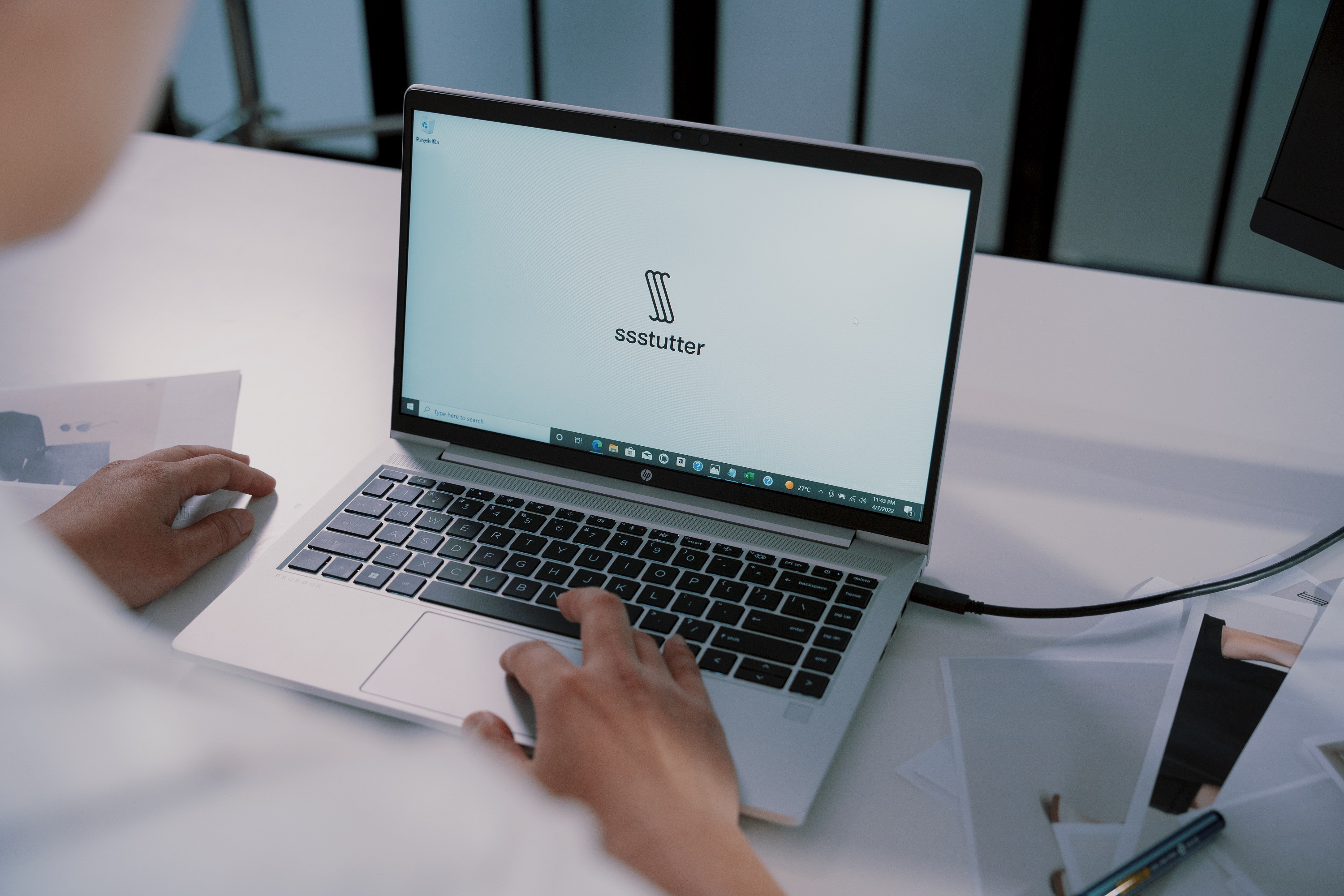 ProBook 445 G9 c&oacute; thiết kế tinh gọn nhưng mạnh mẽ.