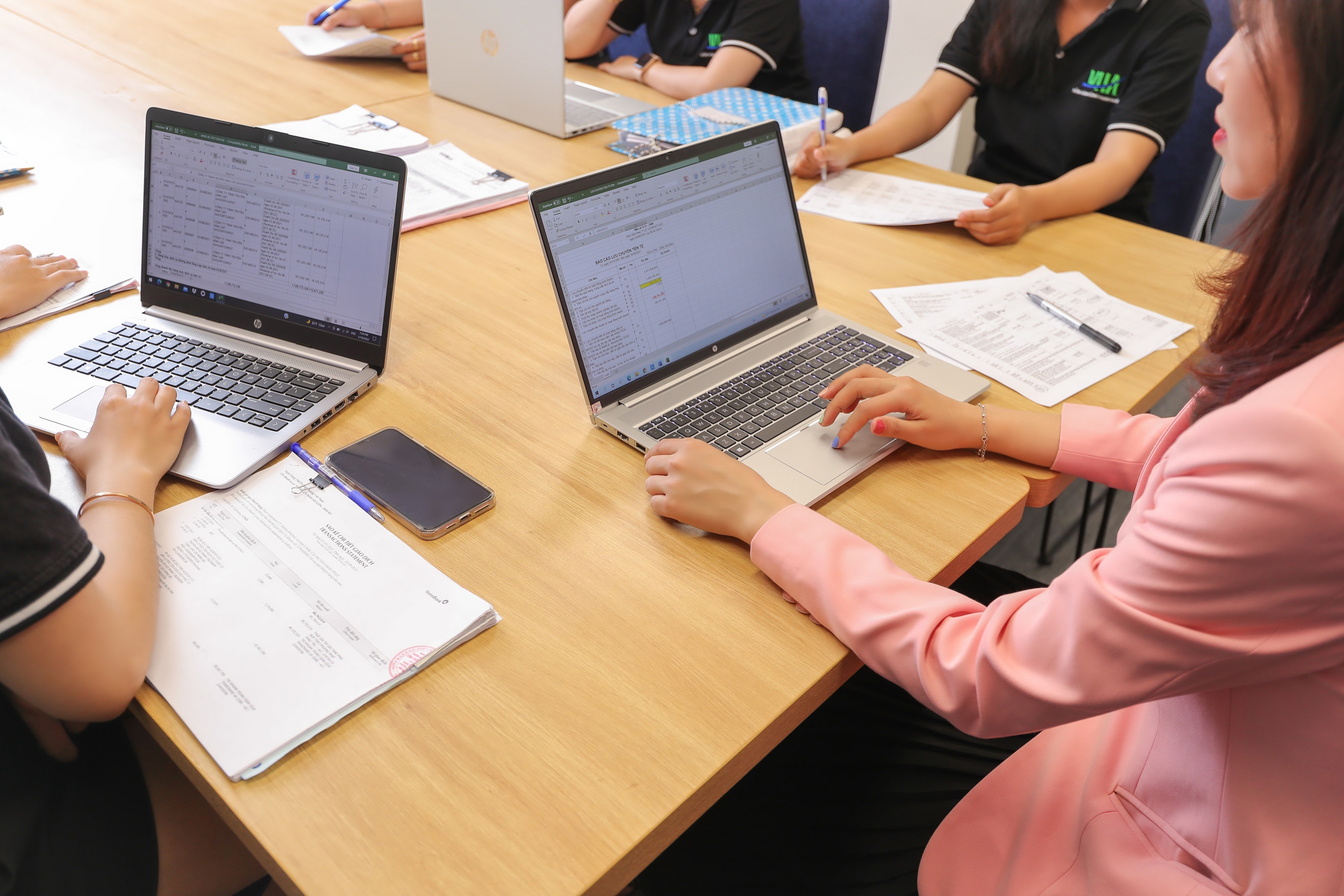 ProBook 455 G8 c&oacute; hiệu năng, t&iacute;nh bảo mật v&agrave; độ bền bỉ mạnh mẽ v&agrave; 245 G8 c&oacute; mức gi&aacute; dễ tiếp cận l&agrave; những sự lựa chọn hợp l&yacute; để sử dụng l&acirc;u d&agrave;i d&agrave;nh cho startup.