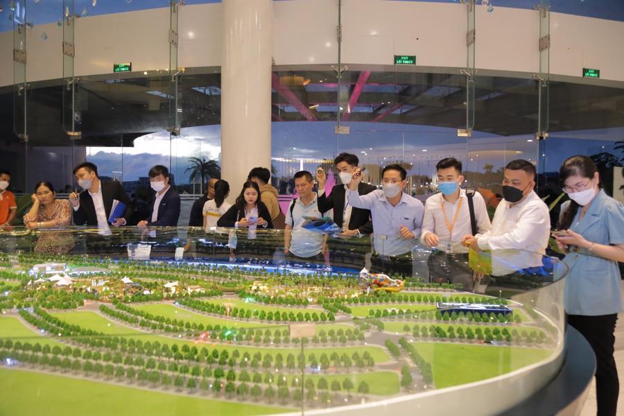 Nhà đầu tư xuống tiền săn bất động sản trung tâm Phan Thiết đón cơ hội du lịch bùng nổ.