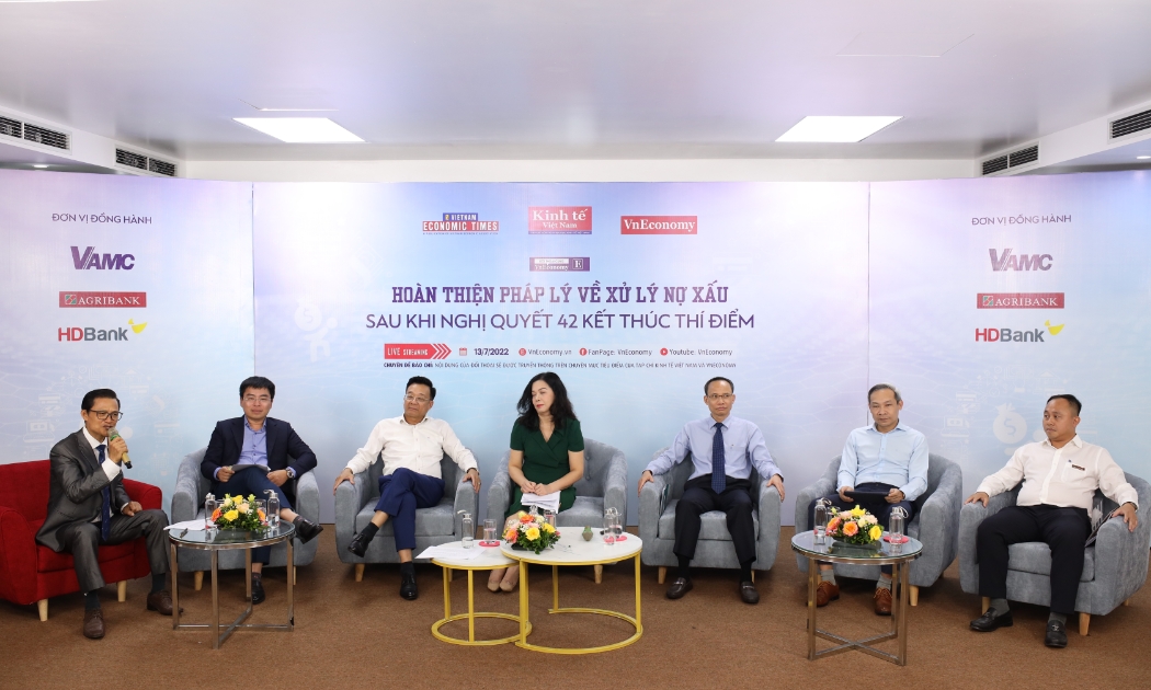 Các khách mời tham gia đối thoại cùng VnEconomy/Ảnh: Chu Xuân Khoa.