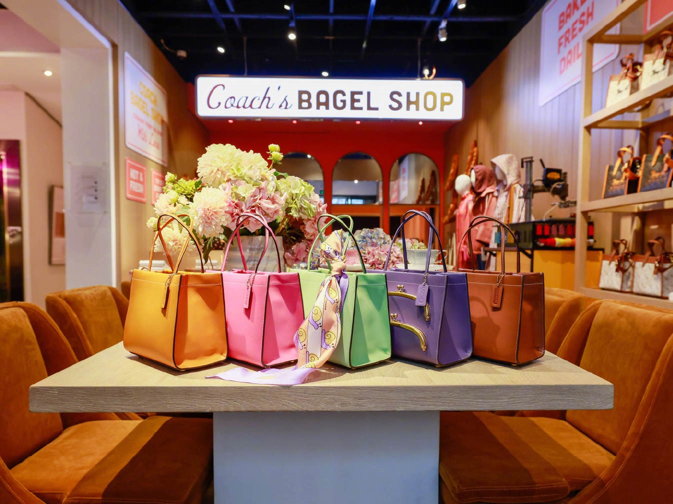 Coach th&ocirc;ng b&aacute;o họ sẽ tăng gi&aacute; tất cả c&aacute;c sản phẩm ở Trung Quốc đại lục v&agrave;o cuối th&aacute;ng n&agrave;y.