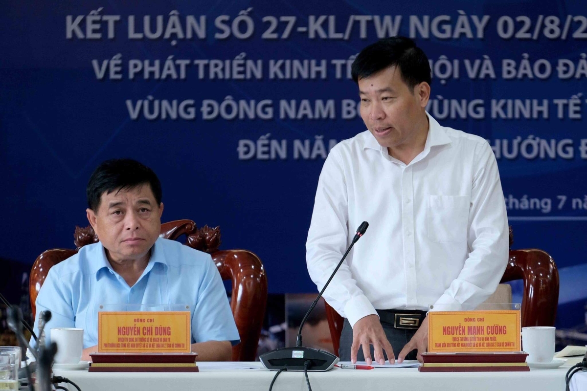 Bộ trưởng Bộ Kế hoạch v&agrave; Đầu tư l&agrave;m việc với Tỉnh ủy tỉnh B&igrave;nh Phước về triển khai thực hiện Nghị quyết số 53-NQ/TW v&agrave; Kết luận số 27-NQ/TW của Bộ Ch&iacute;nh trị.