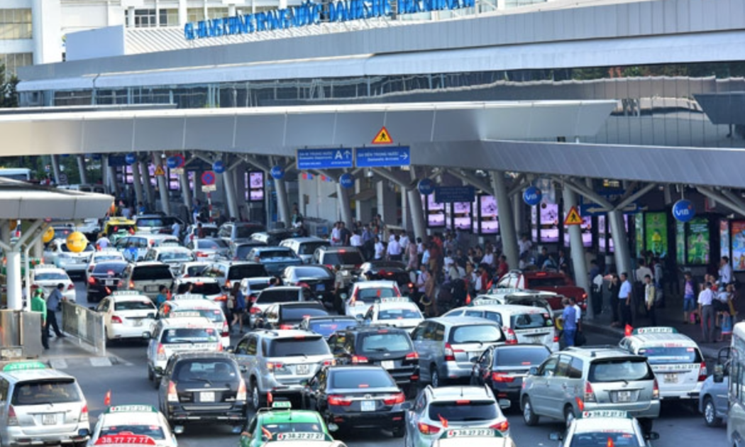 Vướng giải tỏa đất của Bộ Quốc phòng khiến việc khởi công nhà ga hành khách T3 Cảng hàng không quốc tế Tân Sơn Nhất; dự án xây dựng đường nối đường Trần Quốc Hoàn - đường Cộng Hòa, quận Tân Bình, TP.HCM chậm chễ.