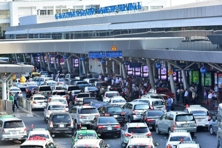 Vướng giải tỏa đất của Bộ Quốc phòng khiến việc khởi công nhà ga hành khách T3 Cảng hàng không quốc tế Tân Sơn Nhất; dự án xây dựng đường nối đường Trần Quốc Hoàn - đường Cộng Hòa, quận Tân Bình, TP.HCM chậm chễ.