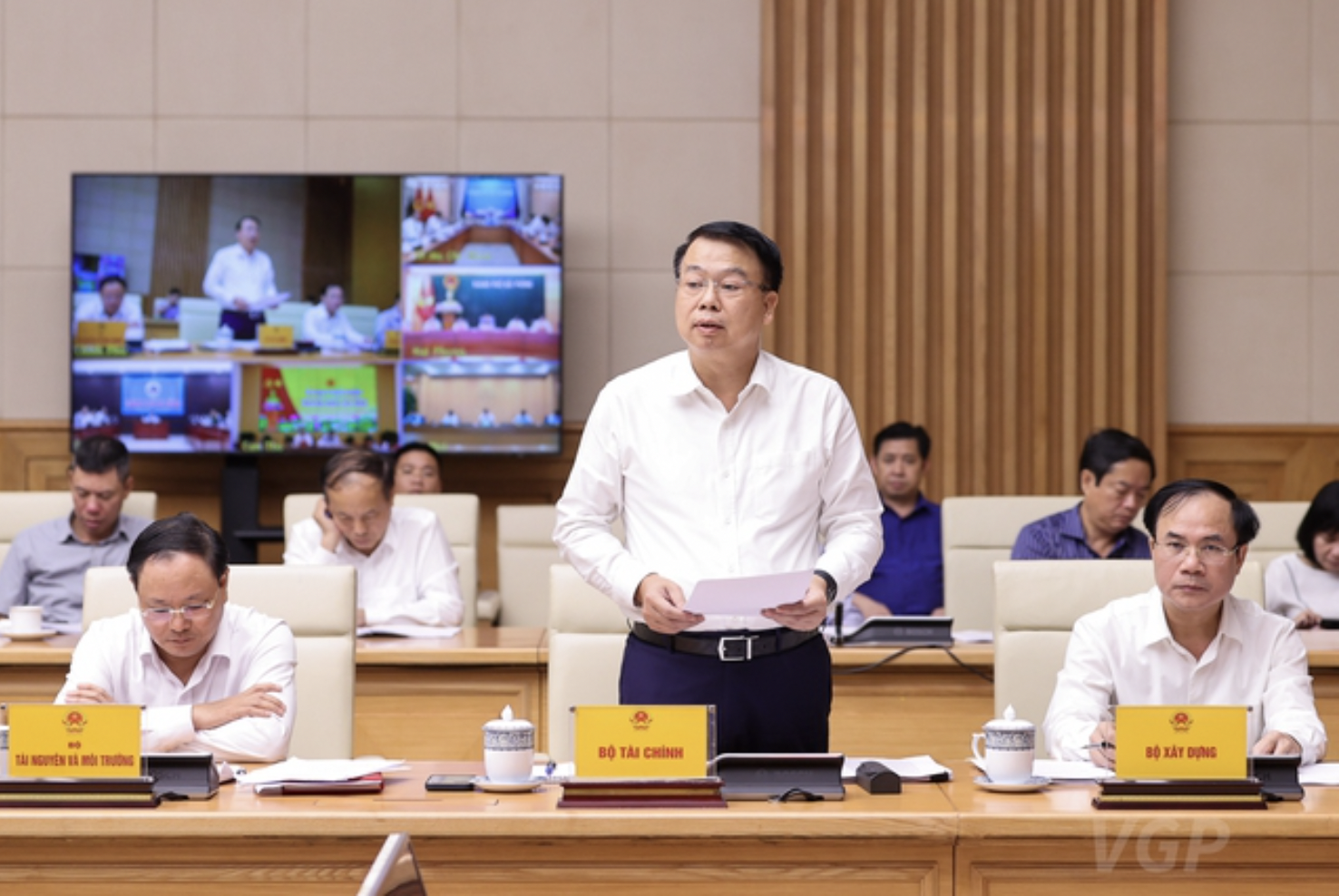 Thứ trưởng Bộ T&agrave;i ch&iacute;nh Nguyễn Đức Chi ph&aacute;t biểu tại hội nghị.