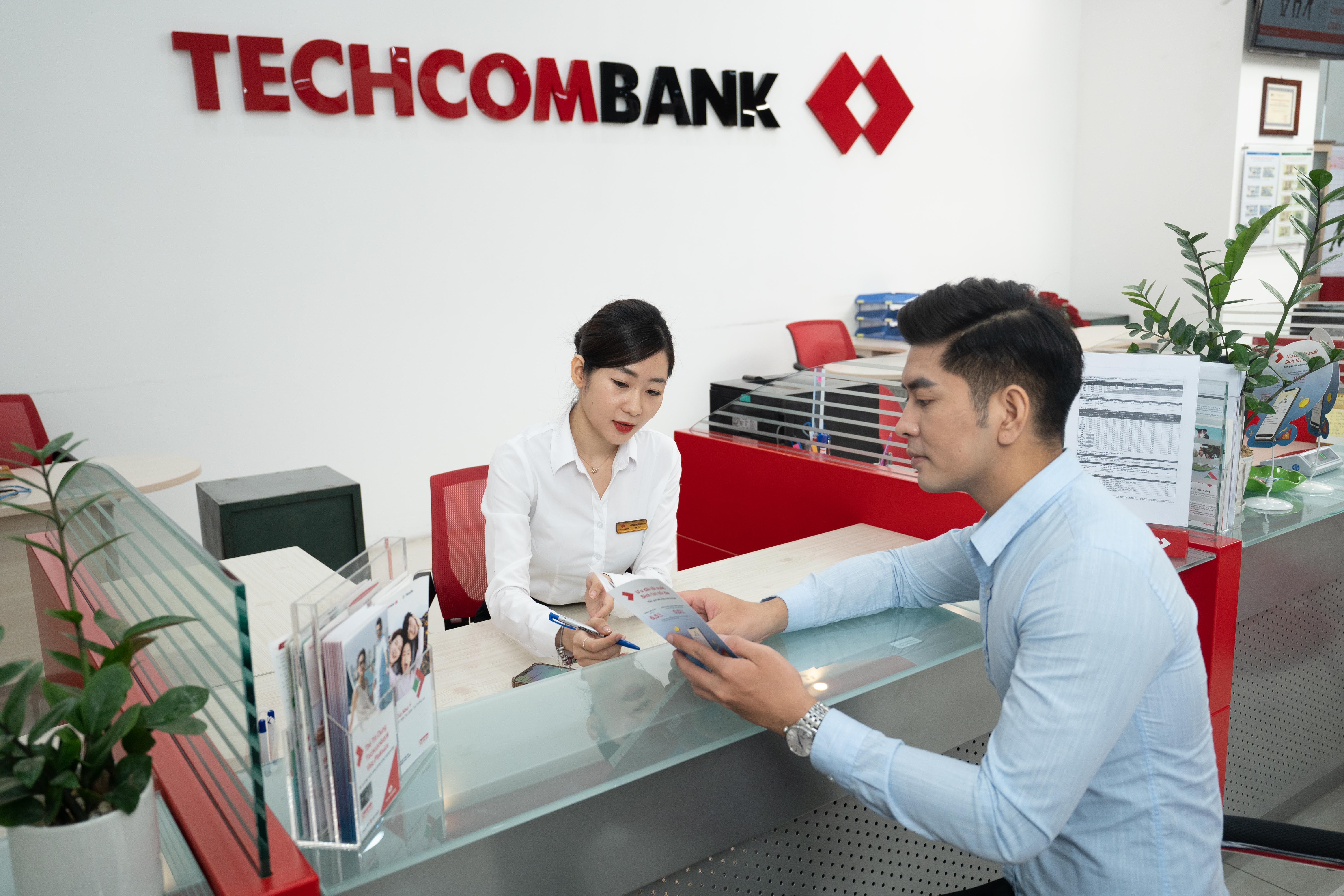 Nhiều ngân hàng tại Việt Nam, điển hình như Techcombank, đã tiên phong số hóa và đầu tư mạnh mẽ cho công nghệ để đem đến những trải nghiệm vượt trội cho khách hàng.