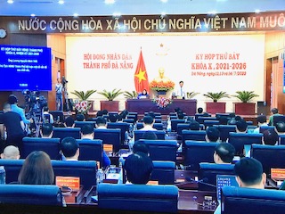 Chủ tịch HĐND TP. Đà Nẵng Lương Nguyễn Minh Triết chủ trì phiên chất vấn tại Kỳ họp thứ 7, HĐND TP Đà Nẵng khóa X, nhiệm kỳ 2021-2026. 