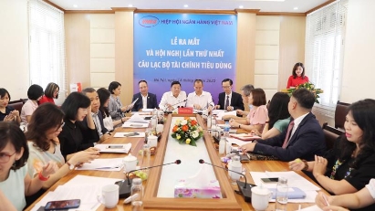 Finance companies seek common database