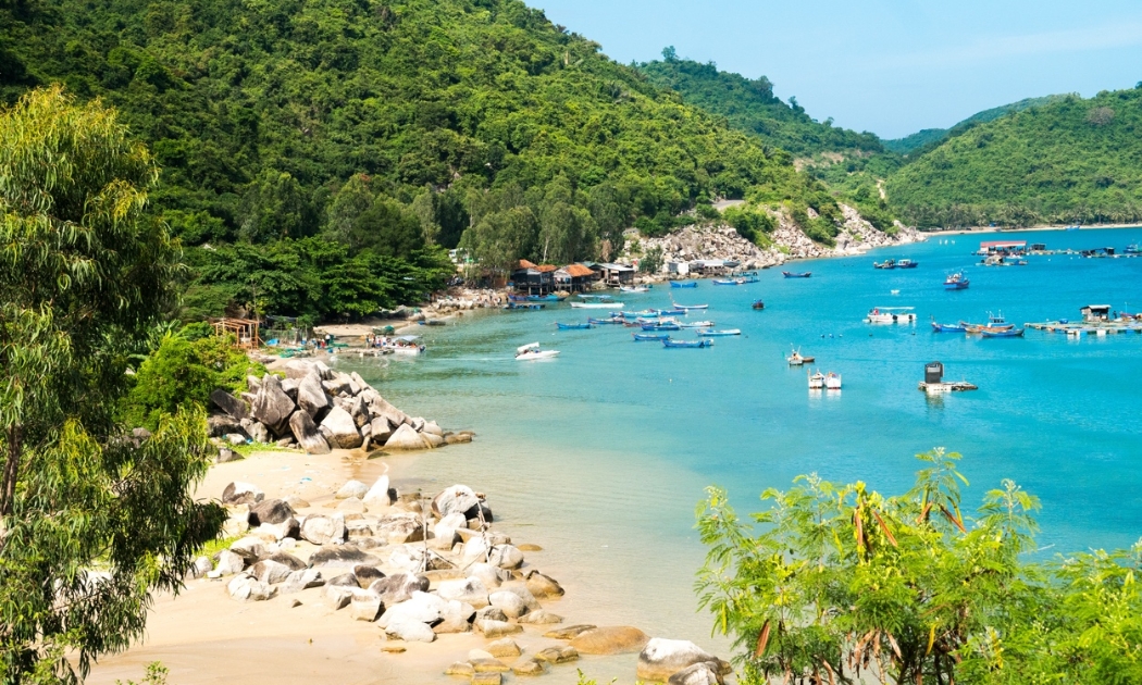 Du lịch Quy Nhơn phát triển không ngừng nhờ lợi thế về thiên nhiên nguyên sơ, nhiều bãi biển đẹp.