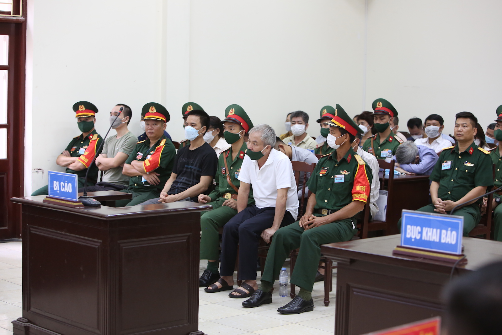 Các bị cáo tại tòa.