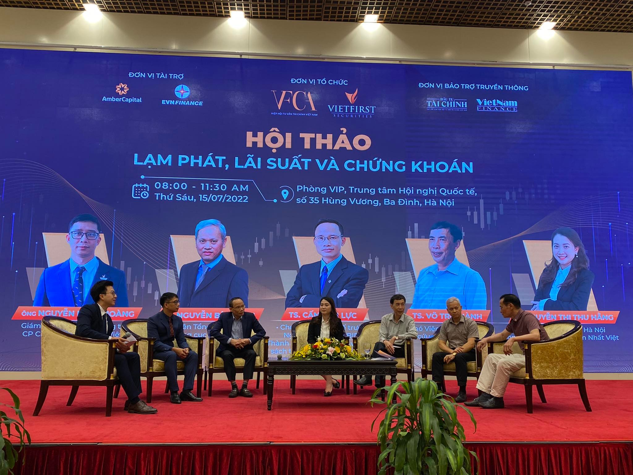 Các chuyên gia tại hội thảo.