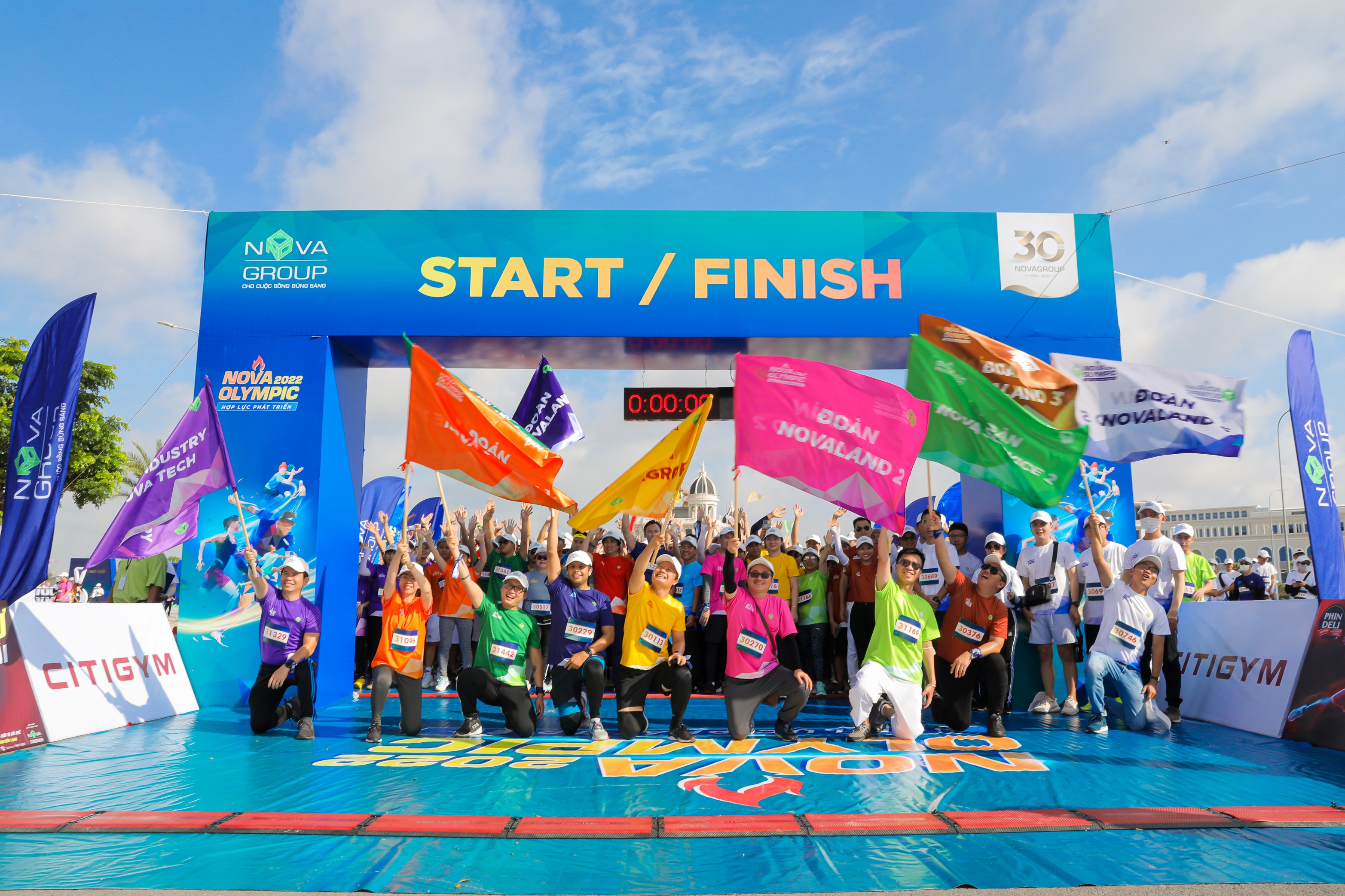 C&aacute;c Novator tham gia chạy đồng h&agrave;nh x&aacute;c lập kỷ lục.