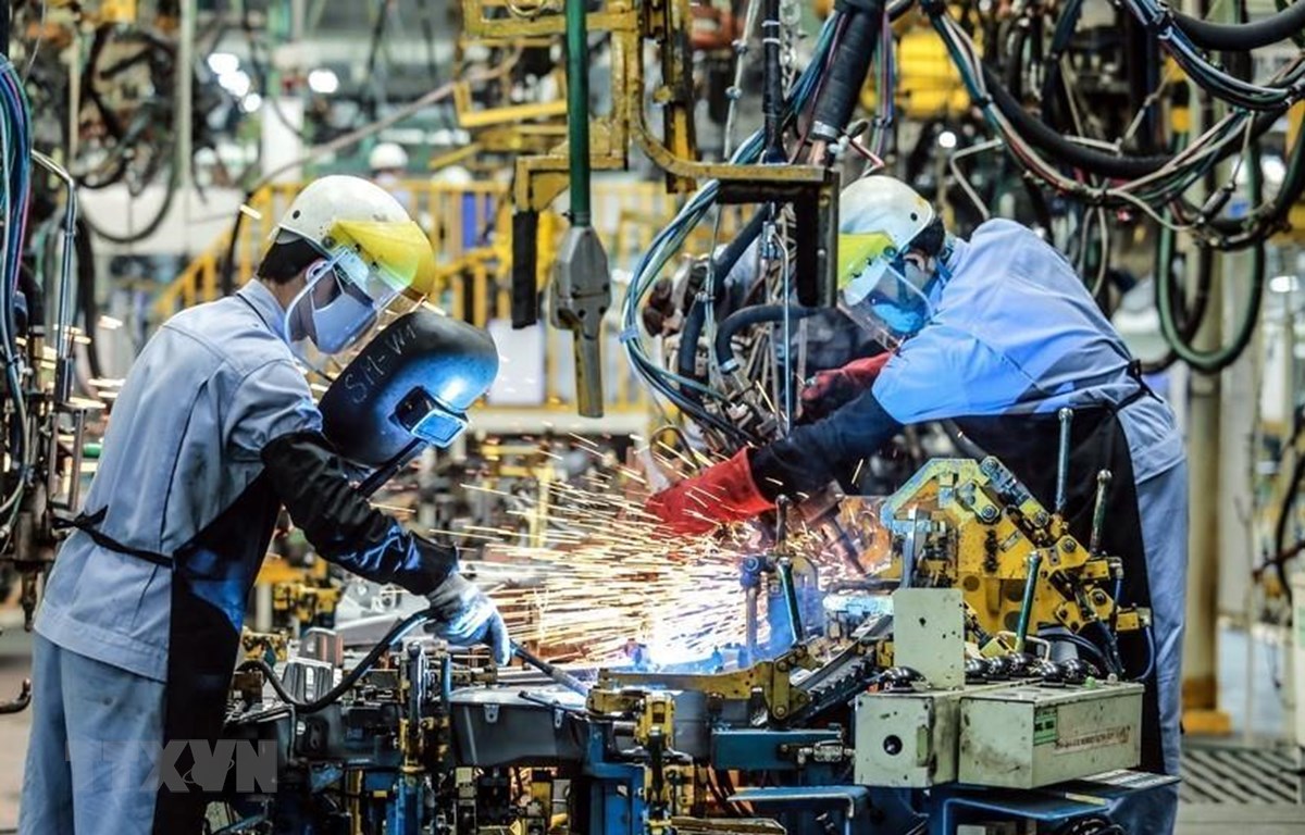 Dây chuyền hàn khung xe ôtô tại Công ty ôtô Toyota Việt Nam, vốn đầu tư của Nhật Bản tại Vĩnh Phúc.