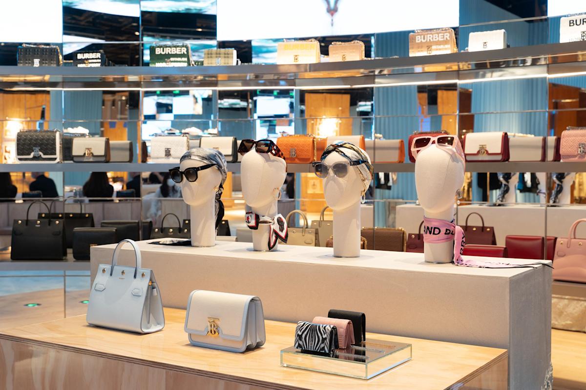 Châu Á - Thái Bình Dương chiếm hơn một nửa doanh số bán hàng của Burberry trong năm tài chính 2022.