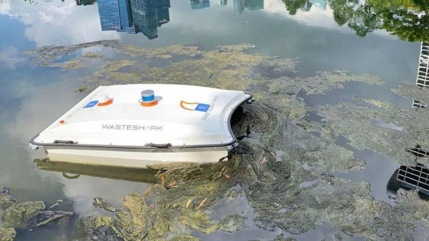 Chiếc drone thủy lực của WasteSharks được lấy cảm hứng từ loài cá nhám voi
