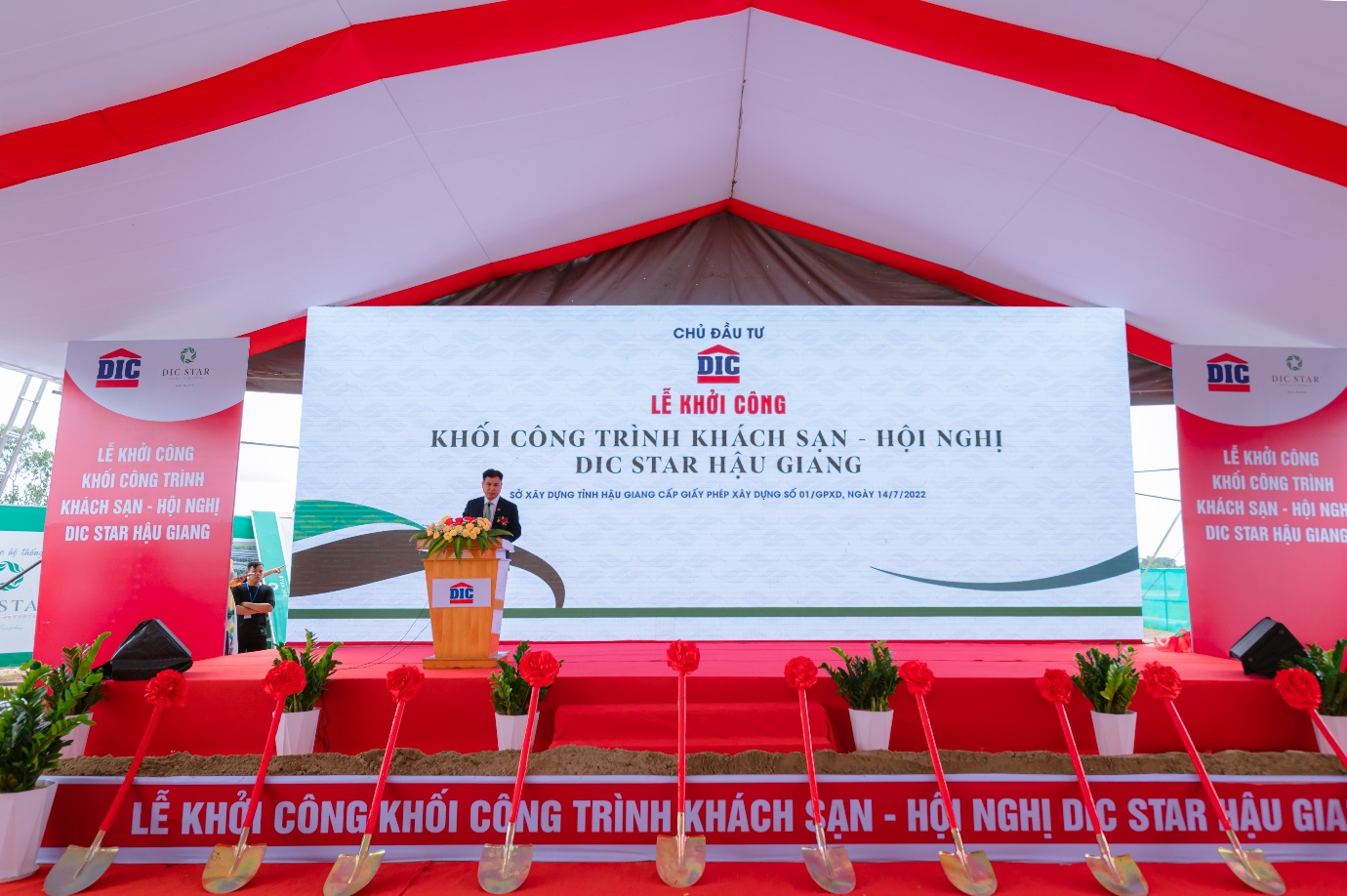 Ông Hoàng Văn Tăng – Tổng Giám Đốc Tập đoàn DIC phát biểu khai mạc.khách sạn DIC Star Hậu Giang.
