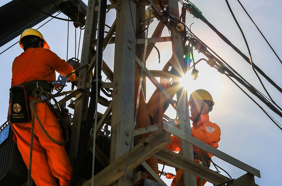 Thời tiết nắng nóng dẫn đến nguy cơ xảy ra sự cố lưới điện cục bộ do phải vận hành đầy tải, quá tải ở nhiều thời điểm.