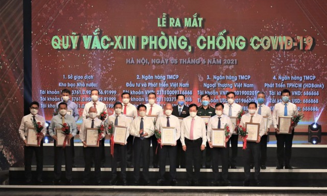 Doanh nghiệp ủng hộ vào Quỹ Vaccine phòng, chống Covid-19. Ảnh minh họa.