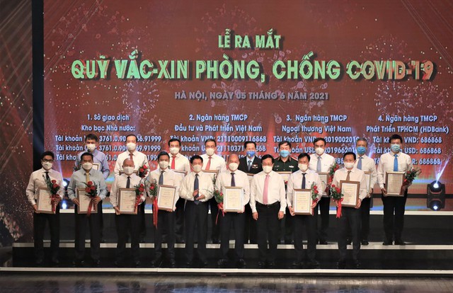 Doanh nghiệp ủng hộ vào Quỹ Vaccine phòng, chống Covid-19. Ảnh minh họa. 