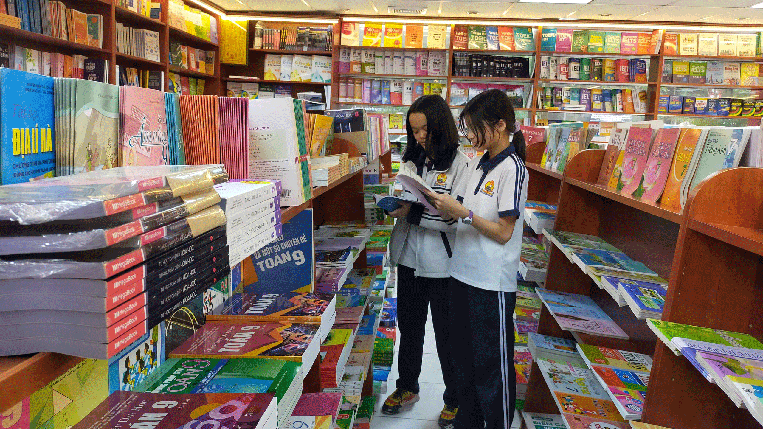 Chính phủ yêu cầu hoàn thiện quy định về biên soạn, phát hành, mua và sử dụng sách giáo khoa 