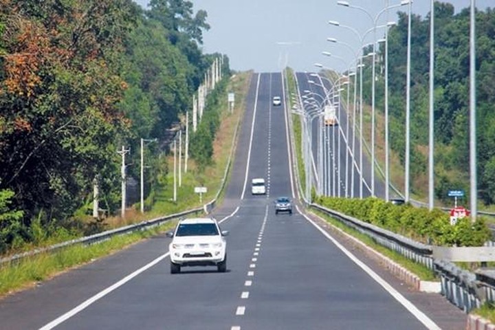 Dự án cao tốc Gia Nghĩa - CHơn Thành được quy hoạch 6 làn xe, rộng 17 m, vận tốc 80 - 100 km/h với tổng vốn đầu tư dự kiến 23.000 tỷ đồng.