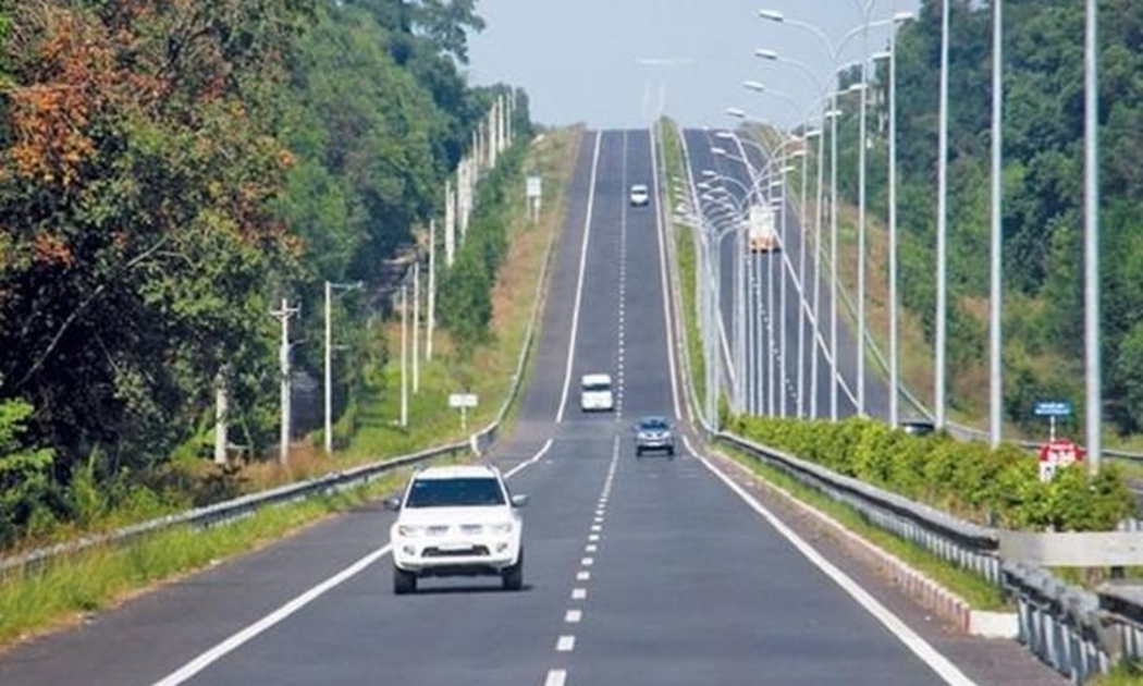 Dự án cao tốc Gia Nghĩa - CHơn Thành được quy hoạch 6 làn xe, rộng 17 m, vận tốc 80 - 100 km/h với tổng vốn đầu tư dự kiến 23.000 tỷ đồng.