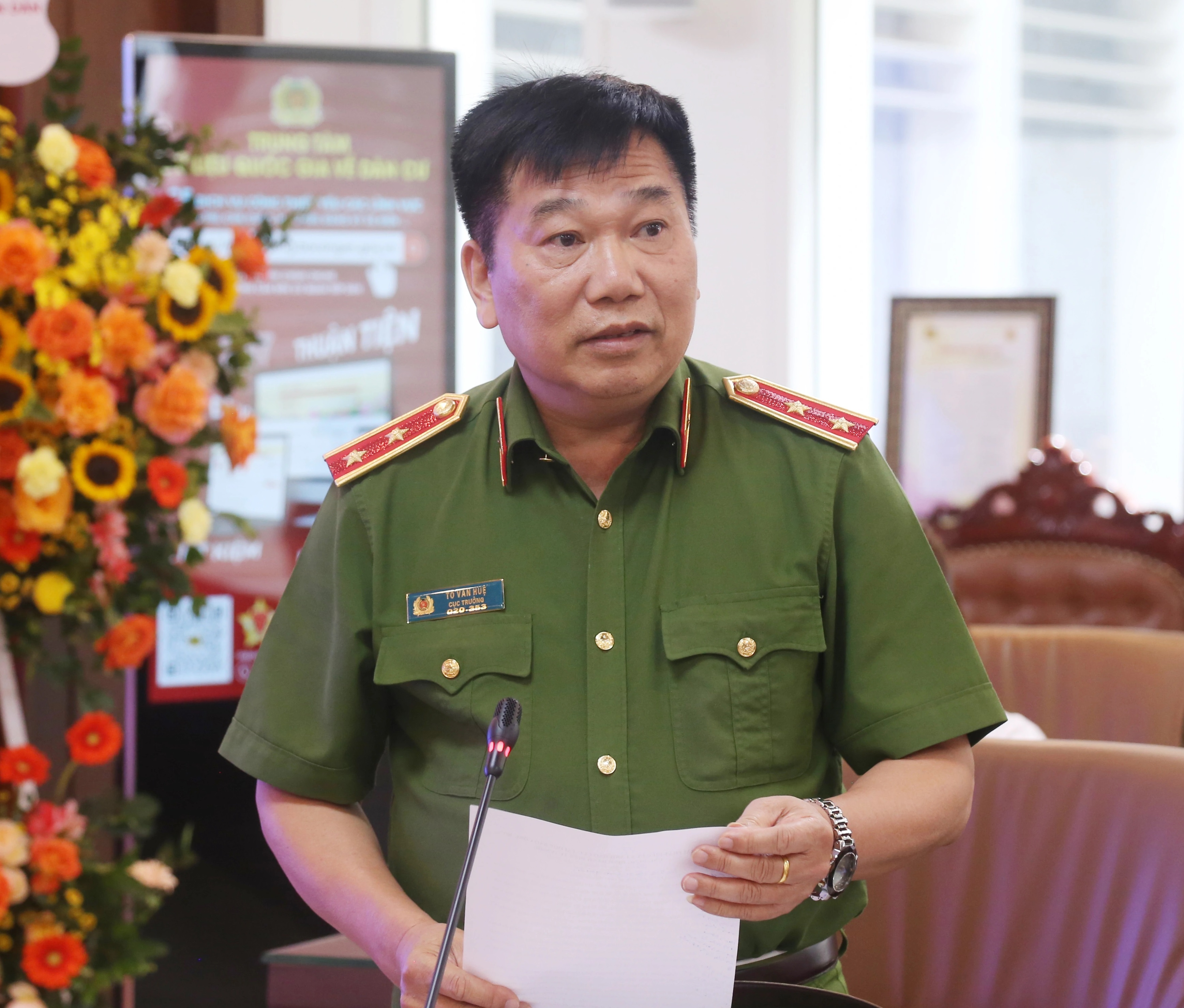 Trung tướng Tô Văn Huệ, Cục trưởng Cục Cảnh sát quản lý hành chính về trật tự xã hội thông tin tại Họp báo chiều 18/7. 
