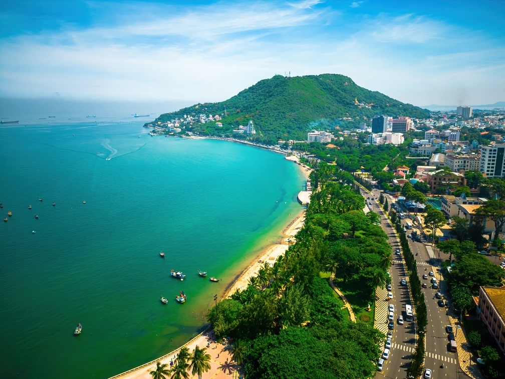 Dự &aacute;n sở hữu vị tr&iacute; trung t&acirc;m đắc địa tr&ecirc;n mặt tiền đường Phan Chu Trinh, kết nối trực tiếp đường bờ biển Thuỳ V&acirc;n.