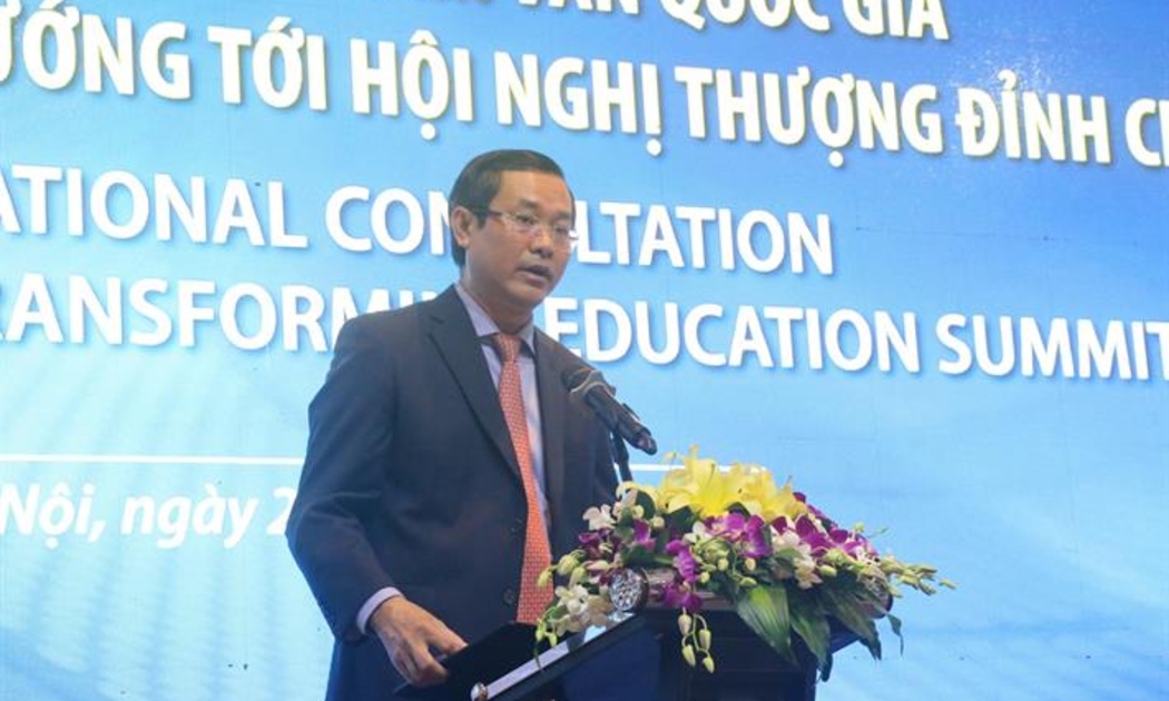 Thứ trưởng Bộ Giáo dục và Đào tạo Nguyễn Văn Phúc phát biểu tại Hội thảo.