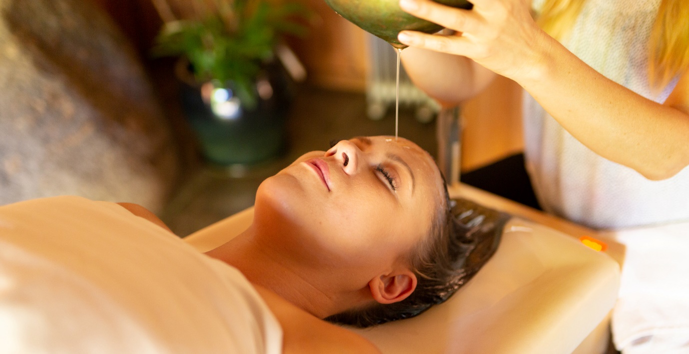 Tận hưởng liệu tr&igrave;nh chăm s&oacute;c th&acirc;n - t&acirc;m - tr&iacute; tại c&aacute;c khu nghỉ dưỡng cao cấp nhất thế giới.