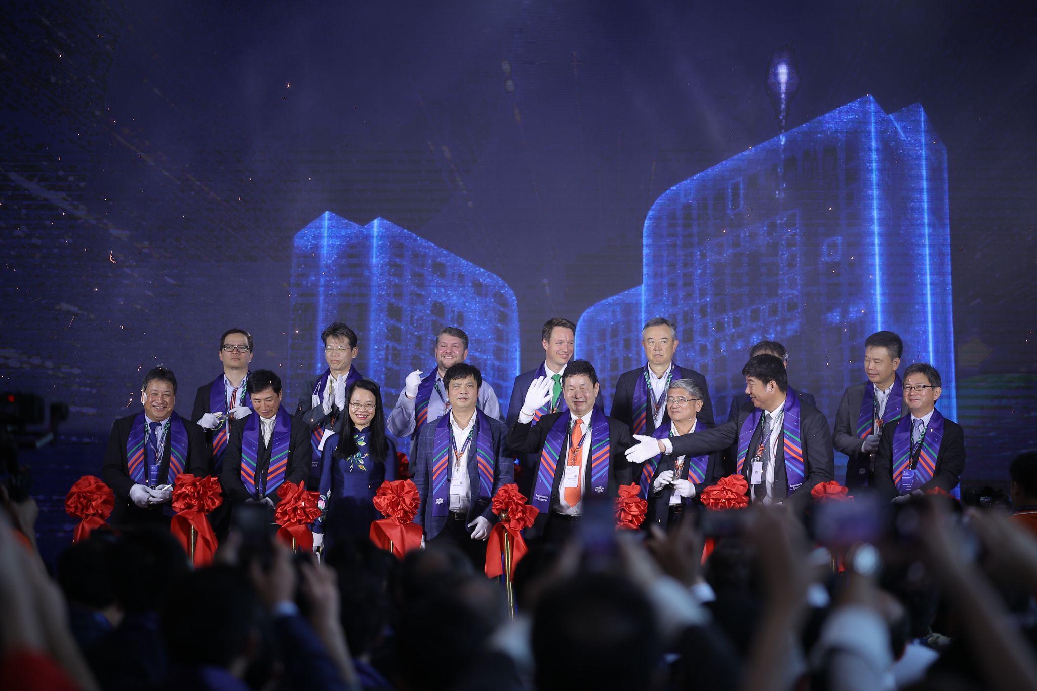 Các lãnh đạo cấp cao của Tập đoàn FPT và FPT Software trong sự kiện Tri ân khách hàng ngày 20/7.