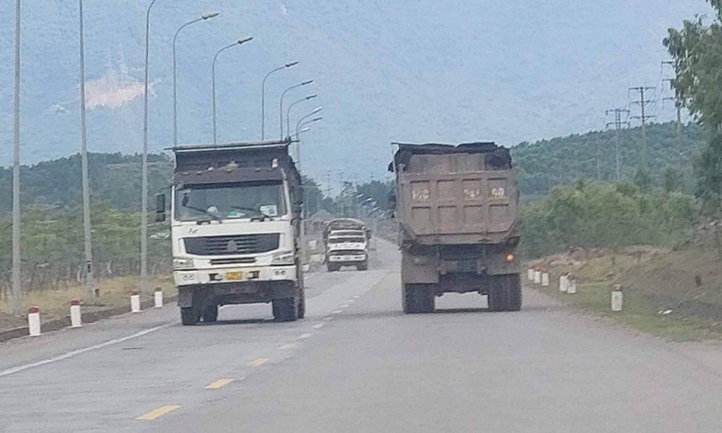 Thời điểm thích hợp trên cơ sở điều kiện nguồn lực và nhu cầu vận tải tăng cao, Bộ Giao thông vận tải sẽ xem xét nâng cấp Quốc lộ 12C và Quốc lộ 8A.