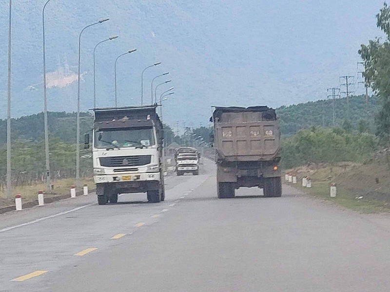 Thời điểm thích hợp trên cơ sở điều kiện nguồn lực và nhu cầu vận tải tăng cao, Bộ Giao thông vận tải sẽ xem xét nâng cấp Quốc lộ 12C và Quốc lộ 8A.