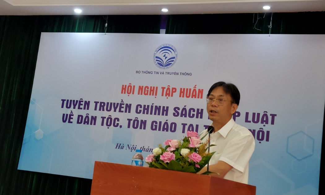 Ông Hồ Hồng Hà, Phó Vụ trưởng Vụ Pháp chế, Bộ Thông tin và Truyền thông phát biểu tại hội nghị.