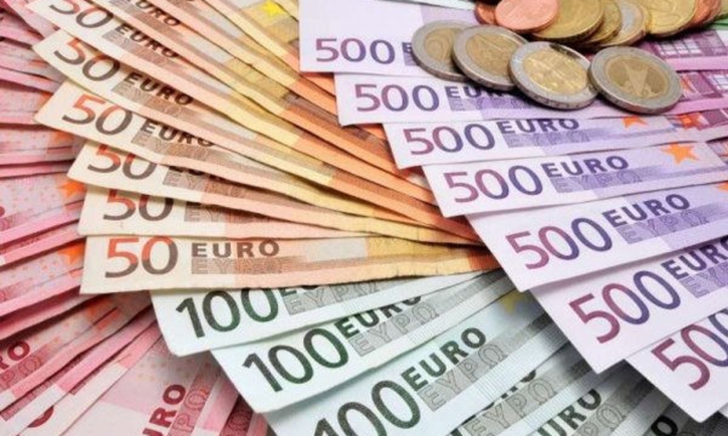 Sau 20 năm, mỗi Euro chưa đổi được một USD trong khi trước đó, giá trị trao đổi luôn cao hơn khoảng 20%