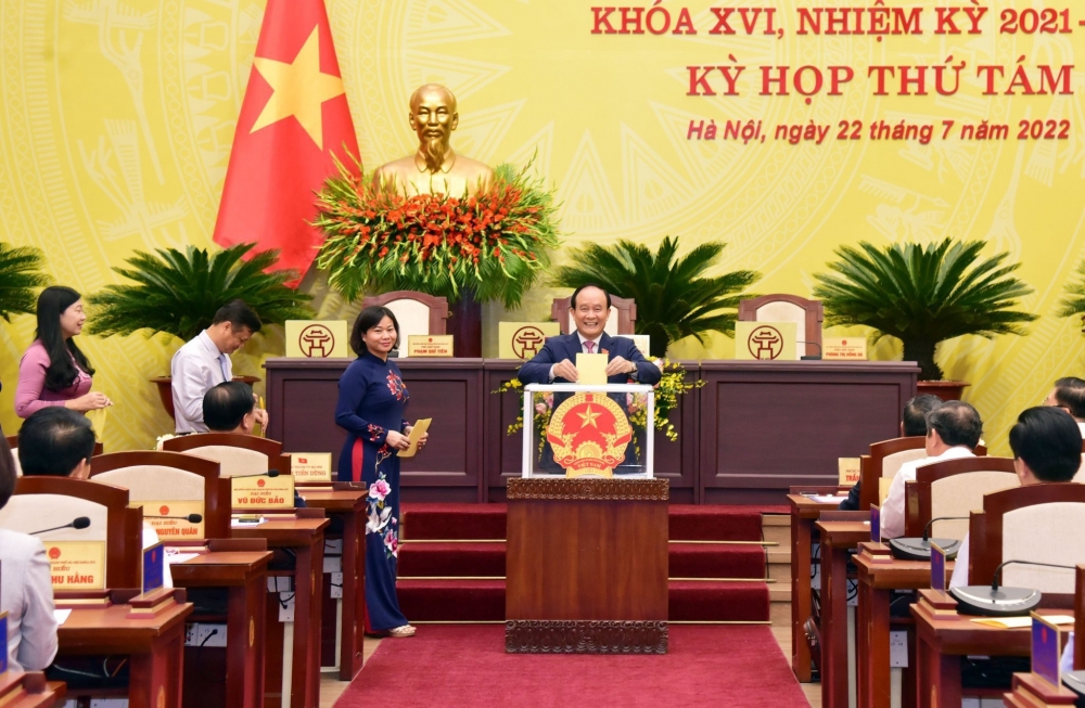 Đại biểu bỏ phiếu bầu chức danh Chủ tịch UBND Thành phố Hà Nội