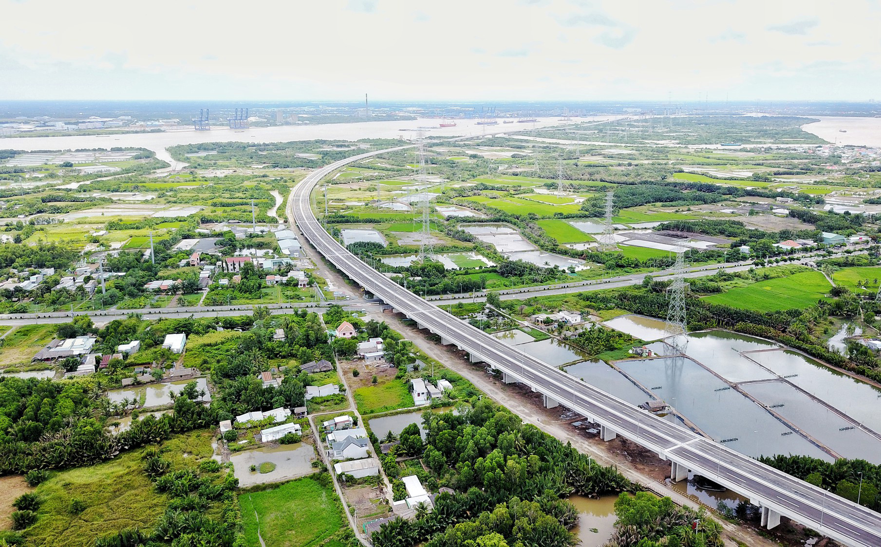 Long An sẵn s&agrave;ng 1.000ha đất sạch để thu h&uacute;t đầu tư.