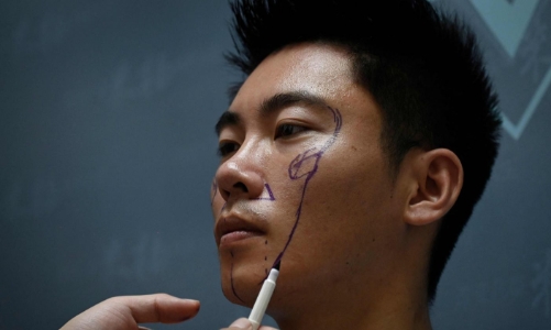 Ngành công nghiệp thẩm mỹ “ăn theo” sự bùng nổ của Zoom