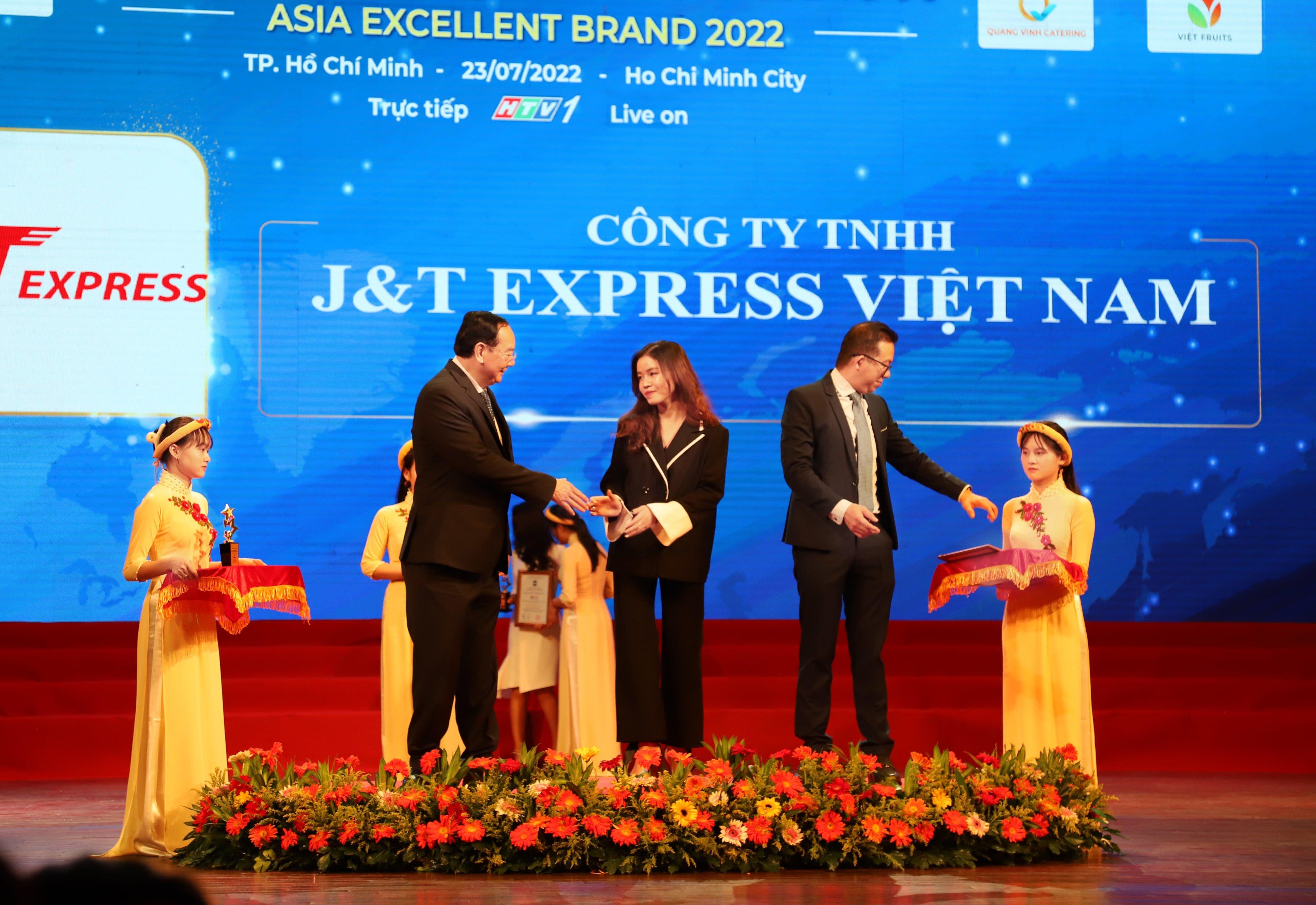 J&T Express lọt top 10 Thương Hiệu xuất sắc năm 2022.