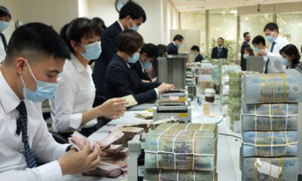 Trong cả 6 tháng đầu năm, người dân liên tục gửi ròng tiền vào hệ thống ngân hàng