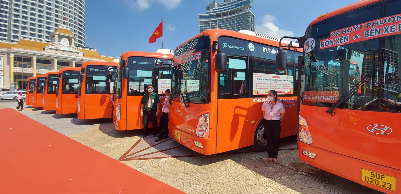 Theo các chuyên gia, xe buýt phải tiện lợi, an toàn, văn minh và , nâng cao chất lượng phục vụ mới có thể "hút" khách.